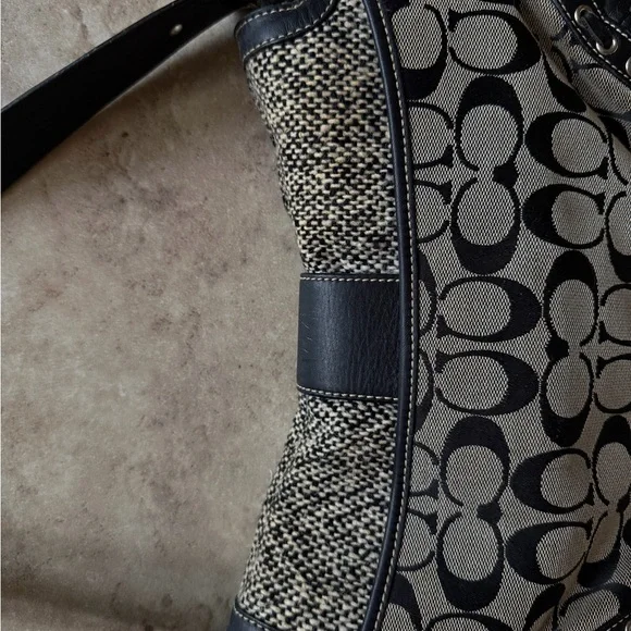 Coach F10425 Shoulder Bag - Picture 3 of 10